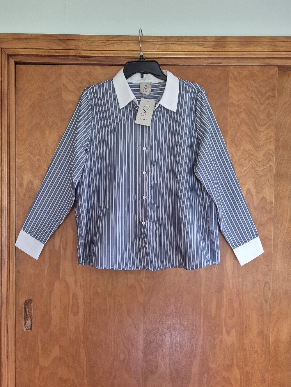 Sioni Women's Navy/White Striped Button-Up Shirt with White Collar, size L